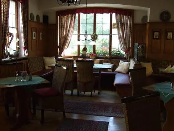 Bayerischer Hof Hotel 2*