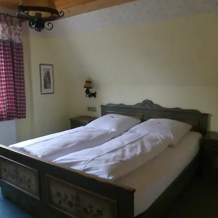 Bayerischer Hof فندق روتنبورغ أوب در تاوبر