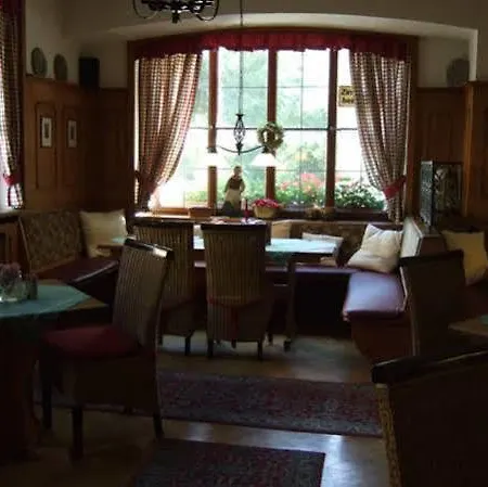 Bayerischer Hof Hotel 2*